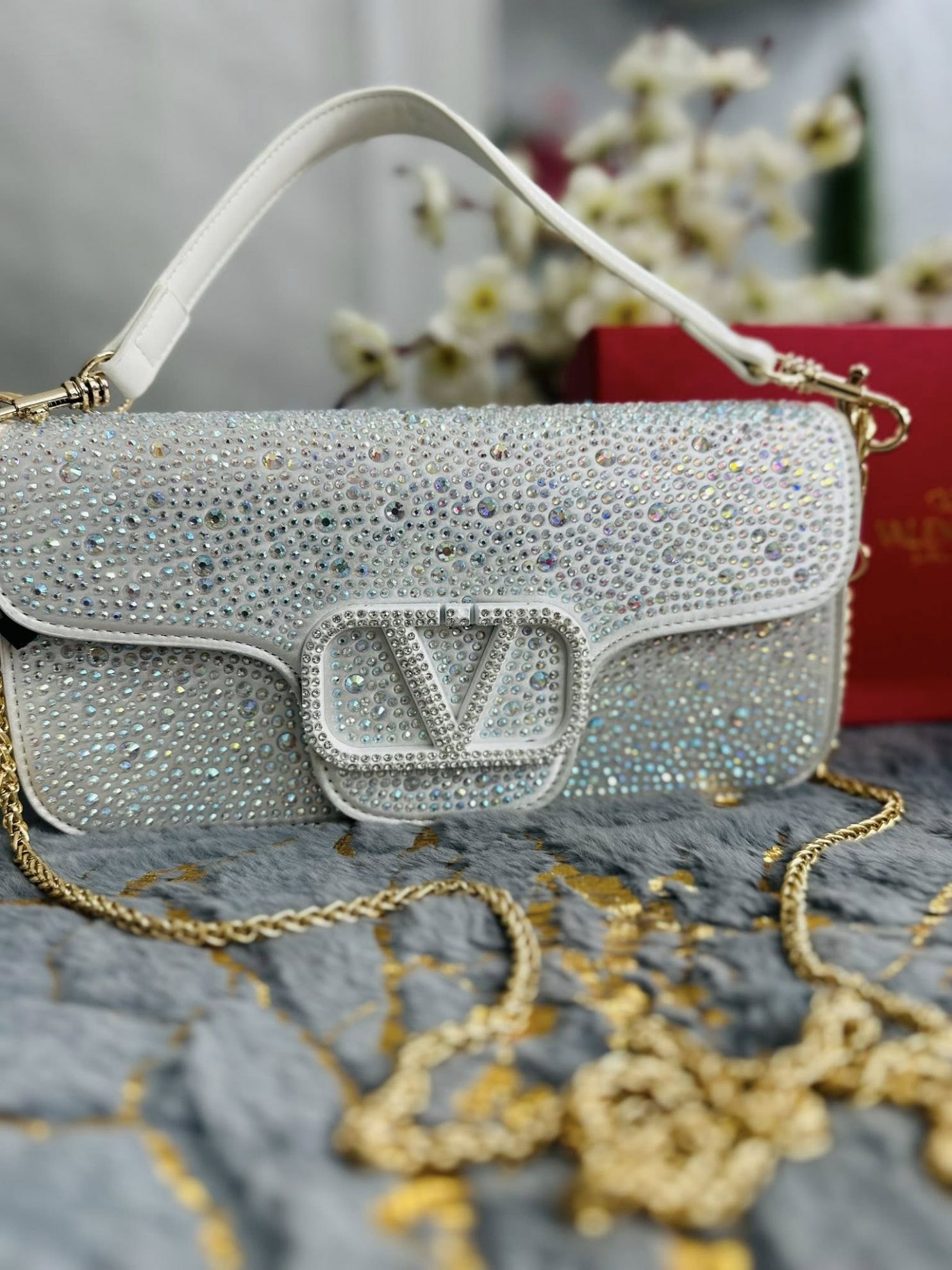 Valention Garavani Daimond Party Beige Bag