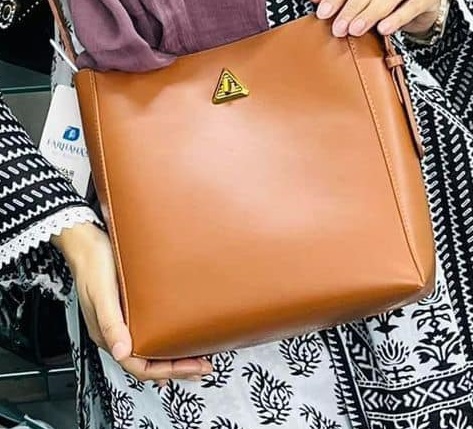 HAINIWEI Stylish Leather Crossbody Bag Soft Smooth Surface