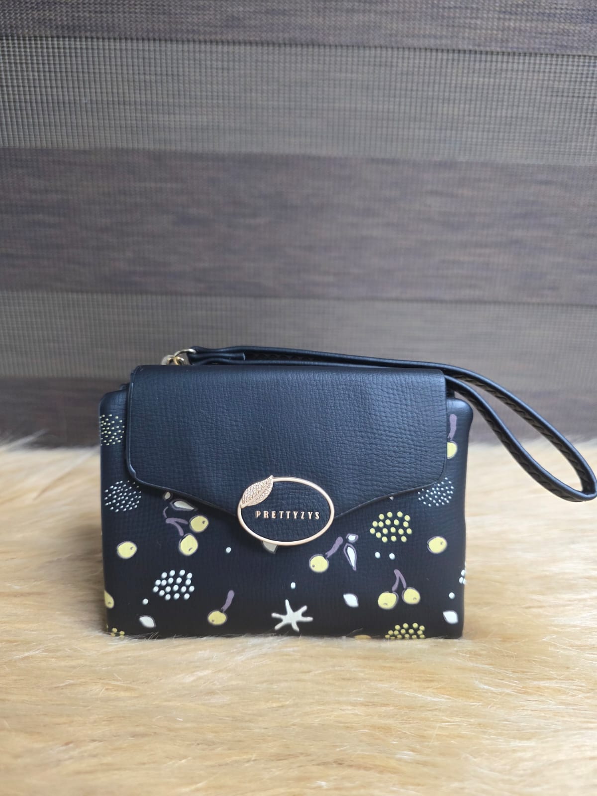 Prettyzys Premium Leather Hand Pats Bag 